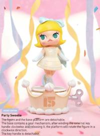 POPMART   この瞬間を祝う 15周年     シークレット  1box 1体  YC03127H